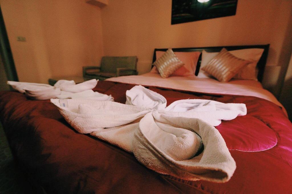 S-One Guesthouse Pattaya Bagian luar foto