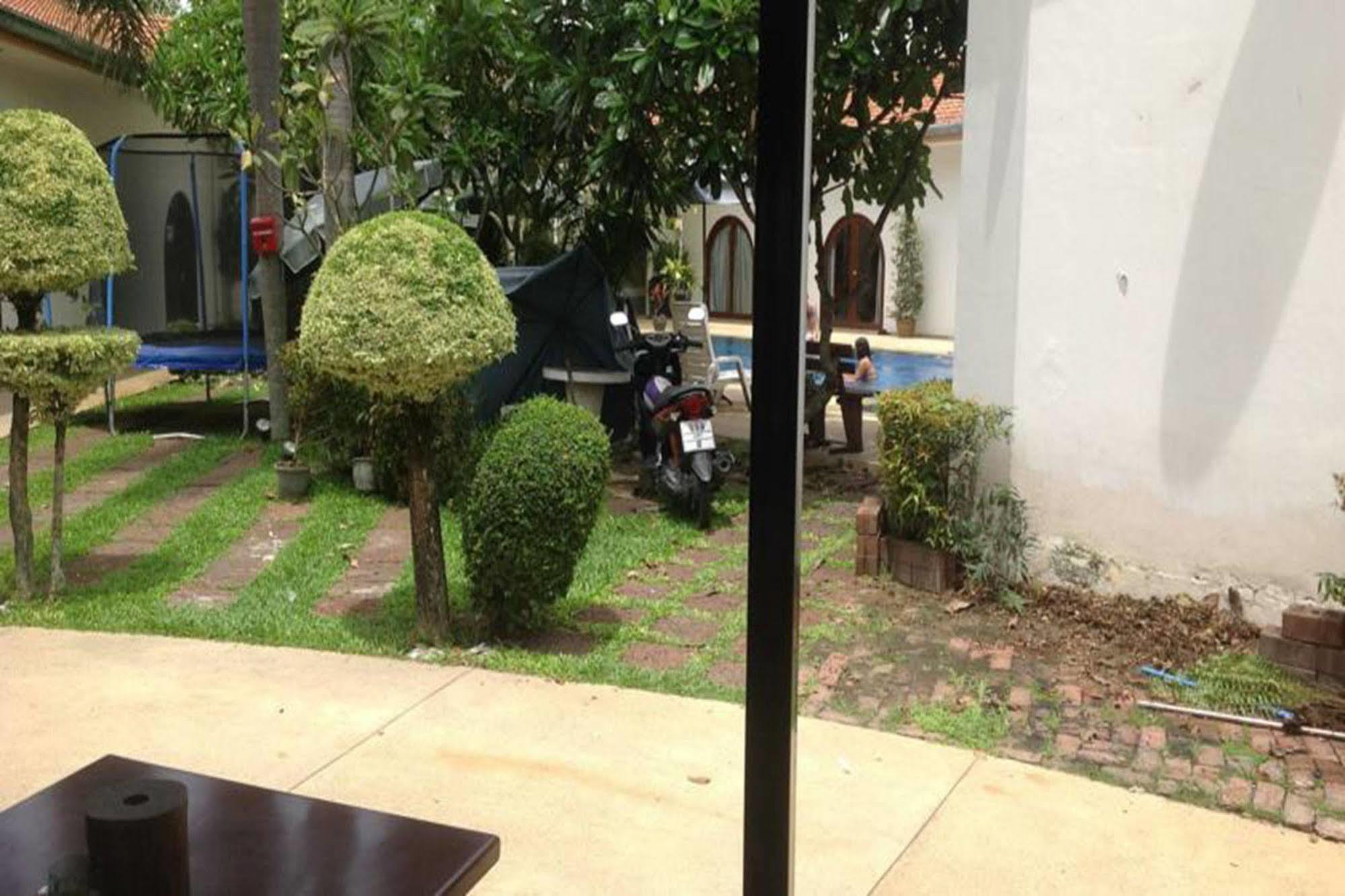 S-One Guesthouse Pattaya Bagian luar foto