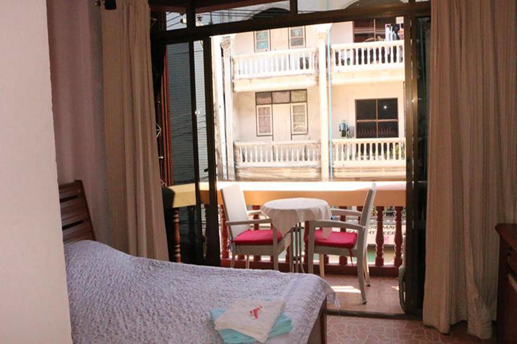 S-One Guesthouse Pattaya Bagian luar foto