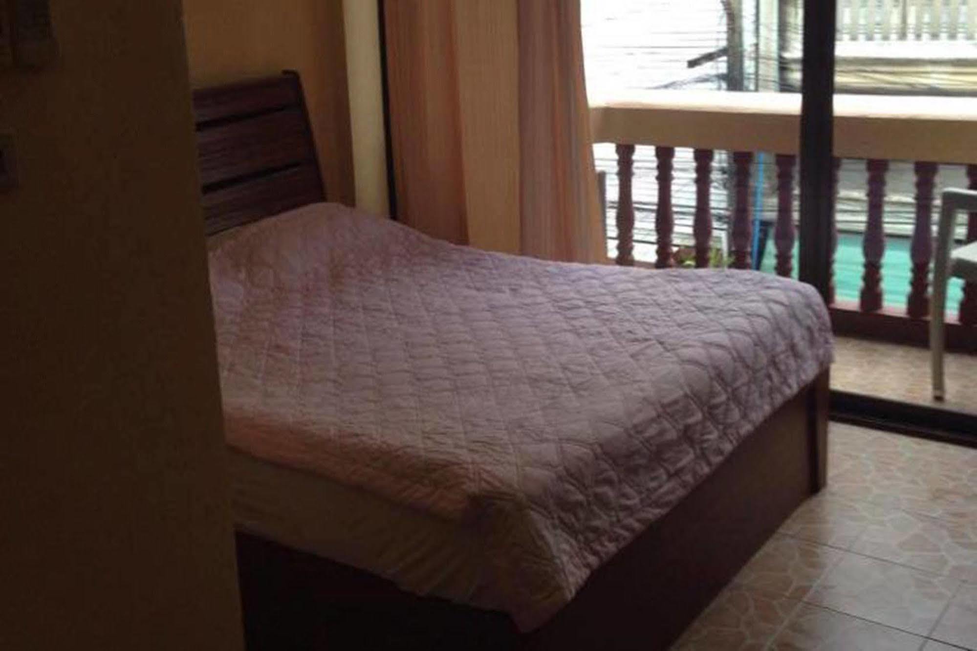 S-One Guesthouse Pattaya Bagian luar foto