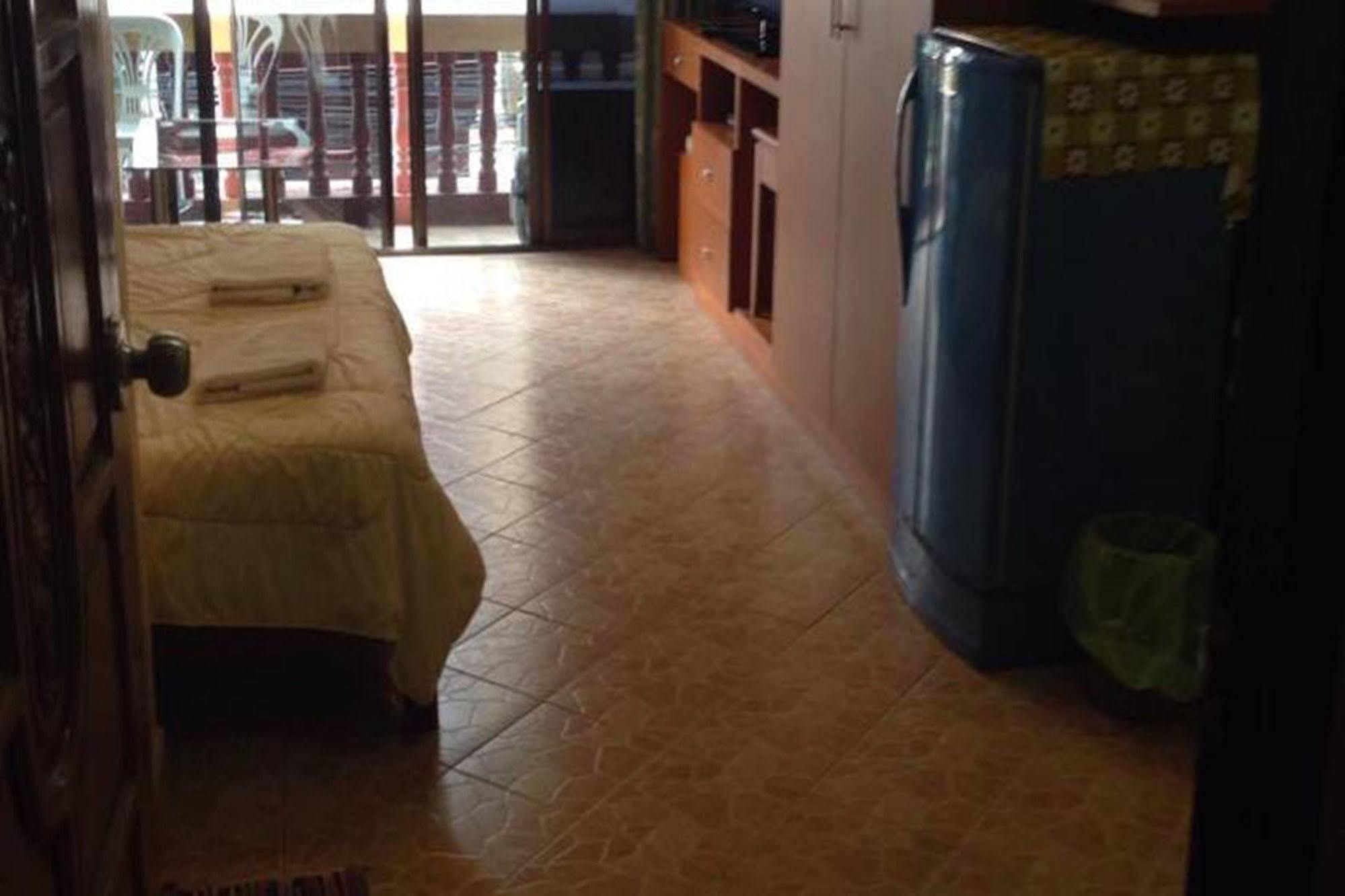 S-One Guesthouse Pattaya Bagian luar foto