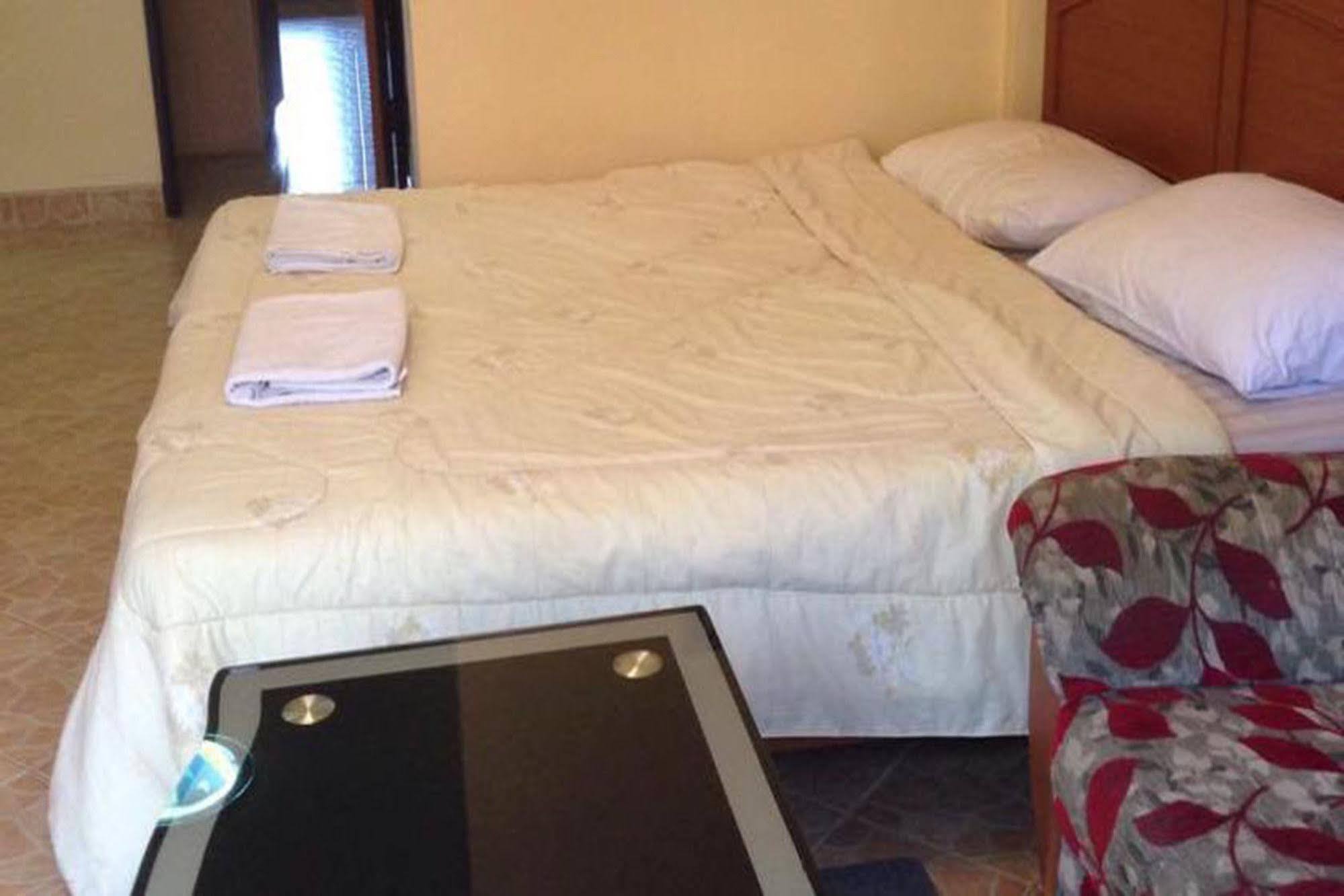 S-One Guesthouse Pattaya Bagian luar foto