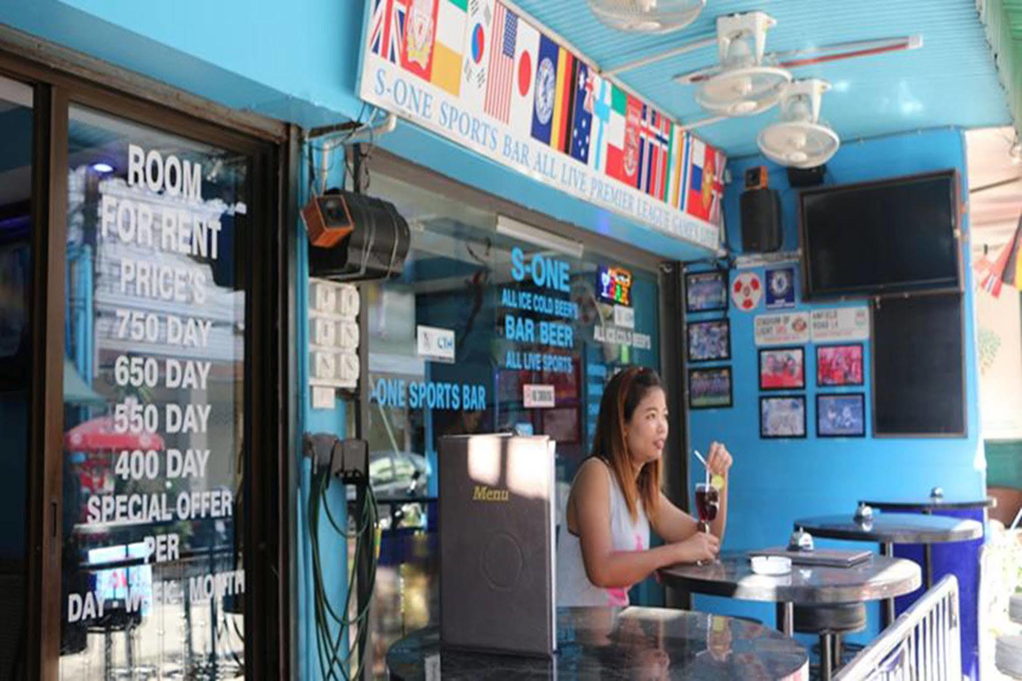 S-One Guesthouse Pattaya Bagian luar foto