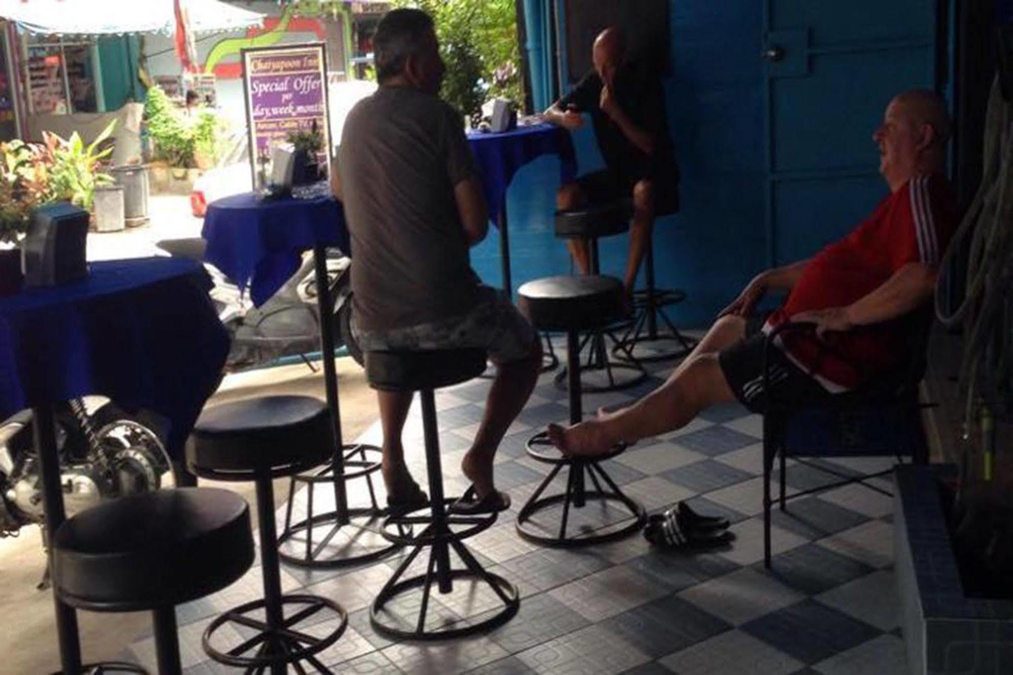 S-One Guesthouse Pattaya Bagian luar foto