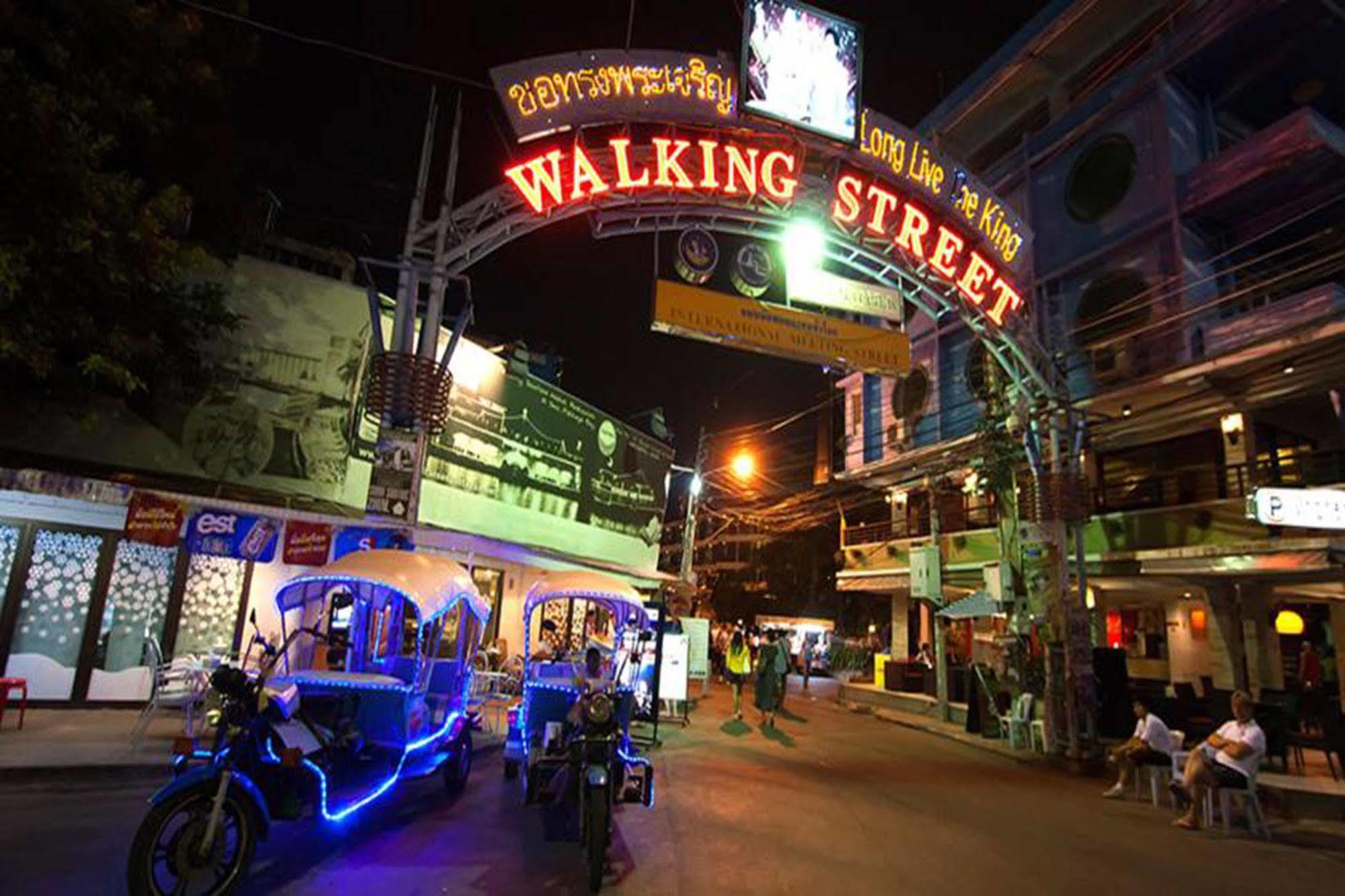 S-One Guesthouse Pattaya Bagian luar foto